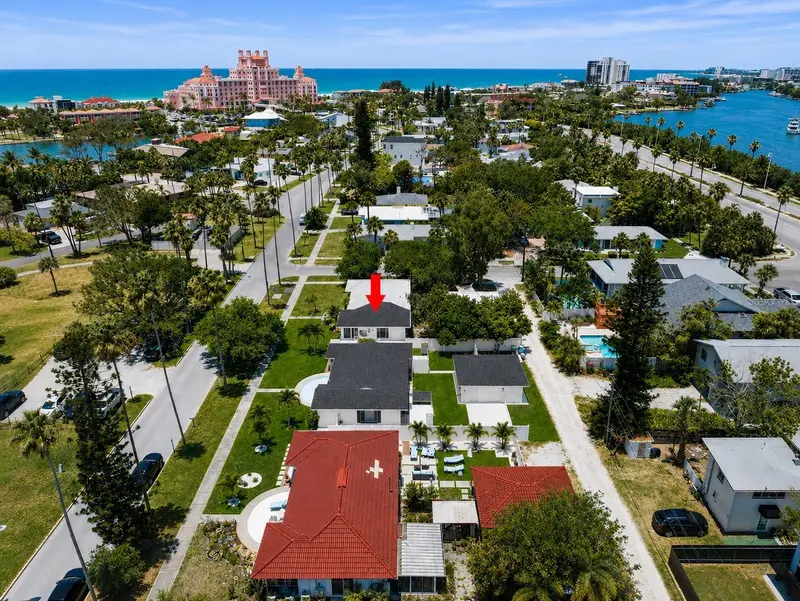 3219 E Debazan Ave, FL