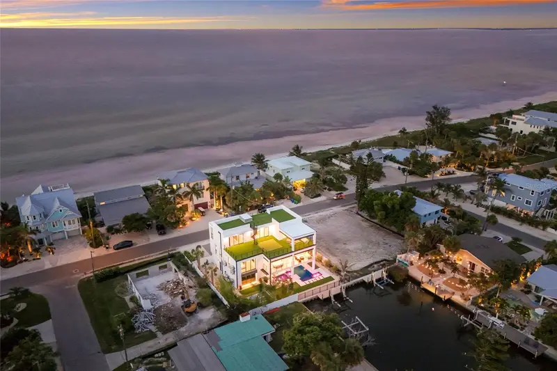 703 S Bay Blvd, FL