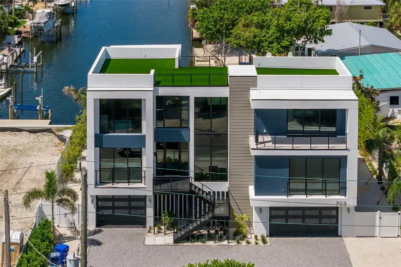 703 S Bay Blvd, FL