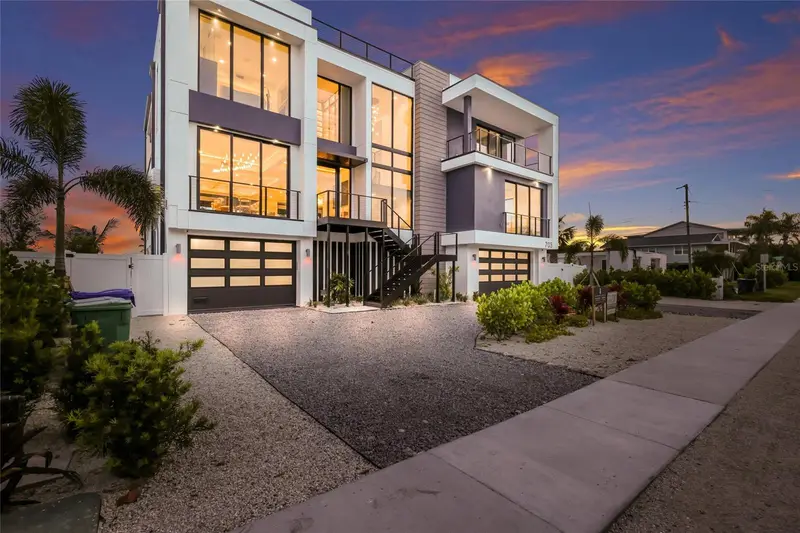 703 S Bay Blvd, FL