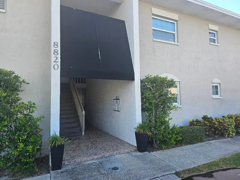 8820 Bay Pointe Dr #102, FL