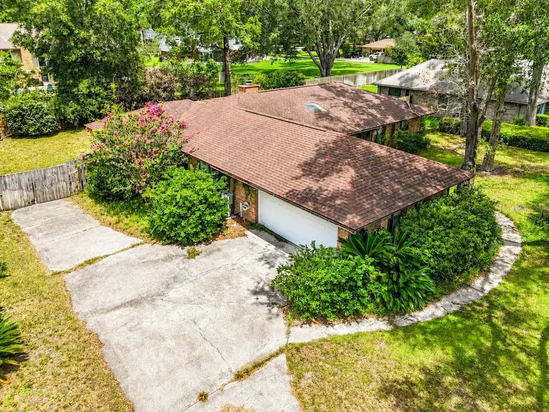 290 Gleneagles Dr, FL
