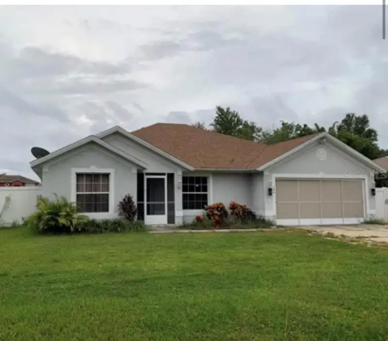 704 Caracara Ct, FL