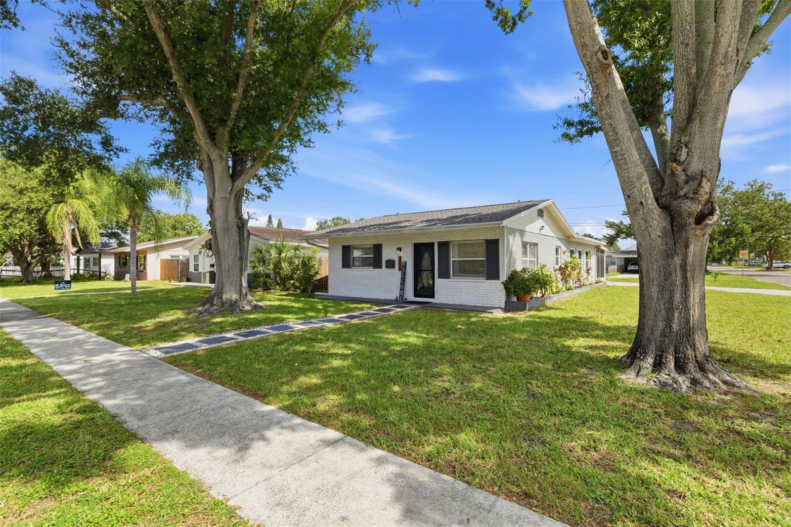 801 89th Ave N, FL