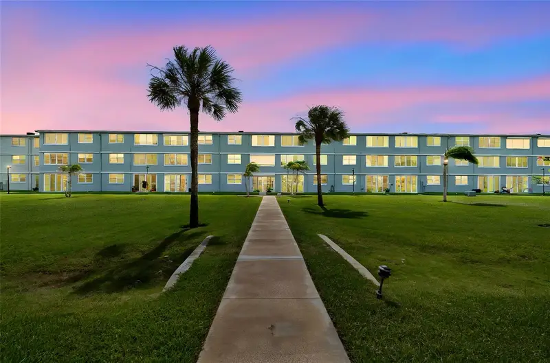 4715 Bay St Ne #223, FL