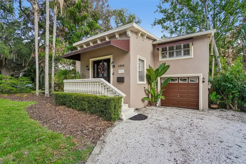 1204 E Park Cir, FL