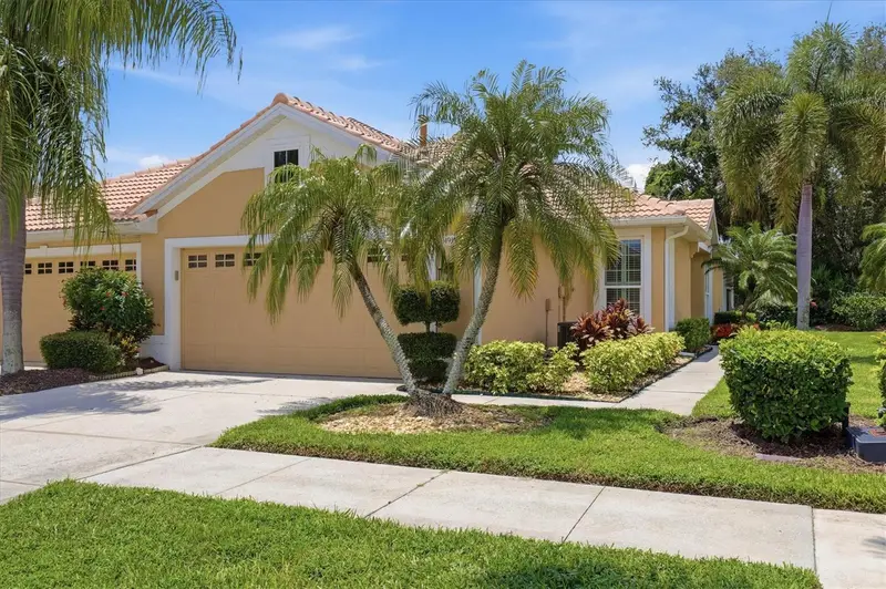 4939 Whispering Oaks Dr, FL