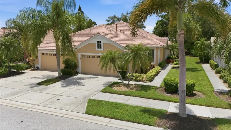 4939 Whispering Oaks Dr, FL
