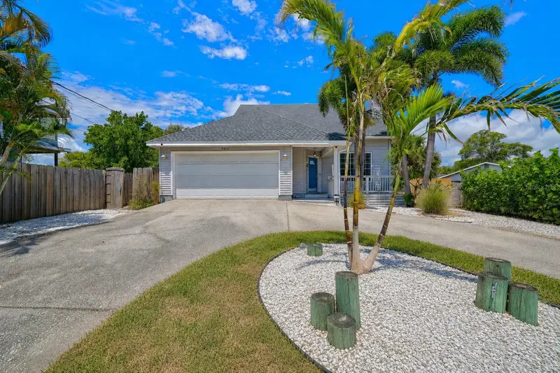 703 Riverside Dr, FL