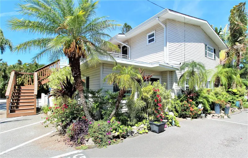 1638 Redwood St #5, FL