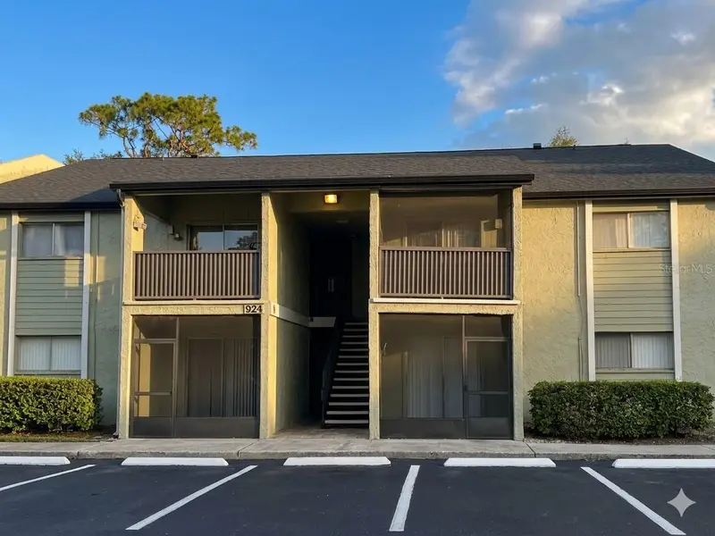 924 Lake Destiny Rd #E, FL