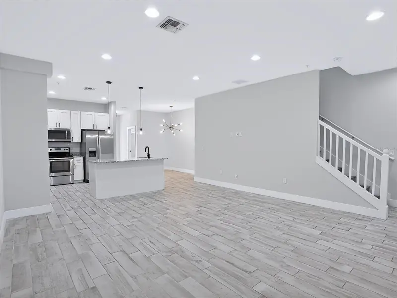 2233 E Kaley Ave #6, FL