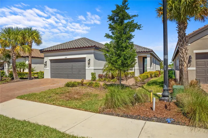 4724 Crestpoint Way, FL