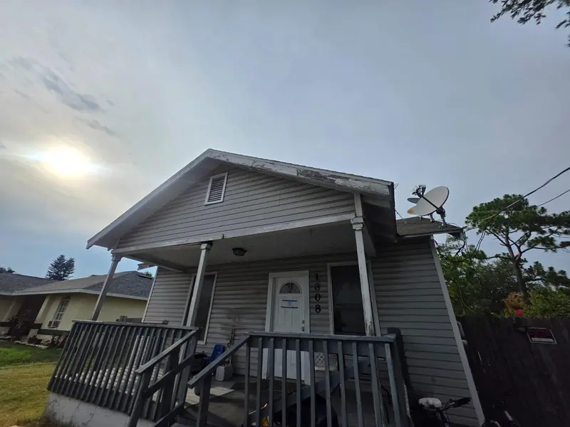1808 17th St E, FL