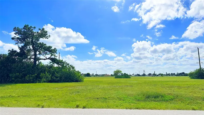 566 Ne 4th Ter, FL