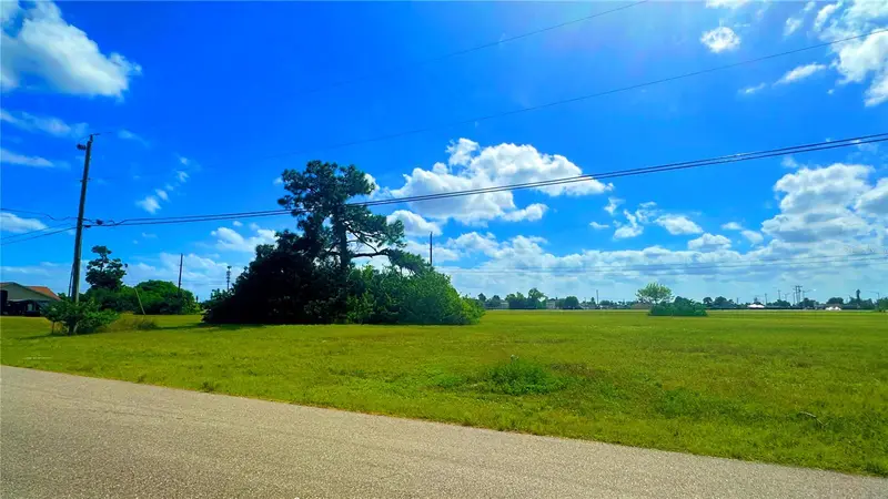566 Ne 4th Ter, FL