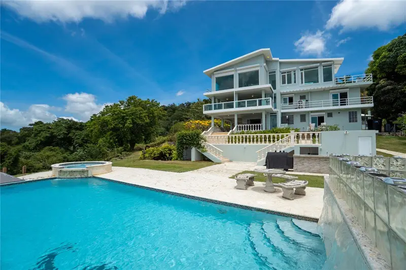 9957 Elias Santiago, PR