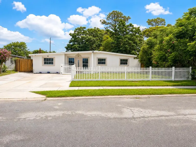 468 Clemson Dr, FL