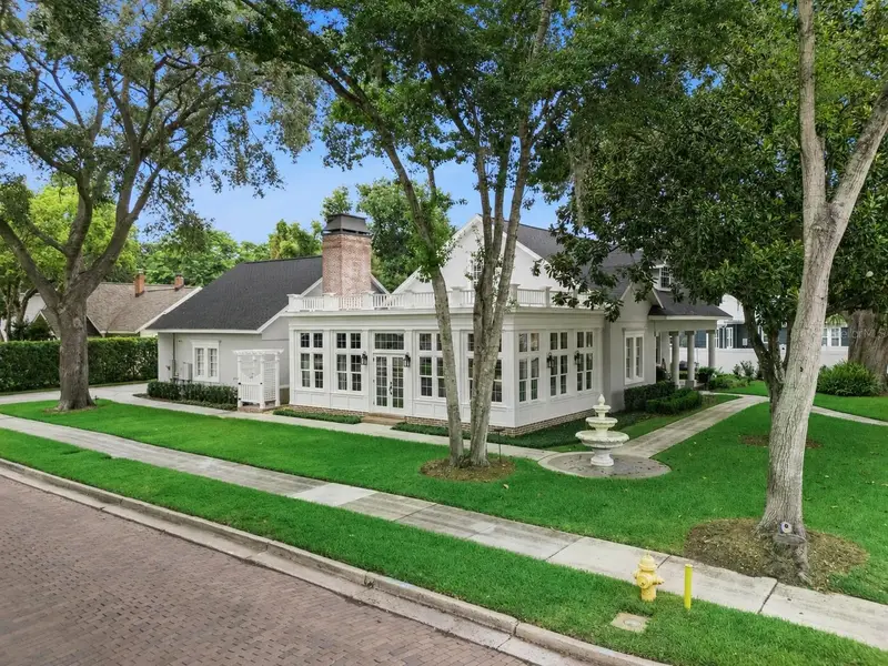 121 W Maple St, FL