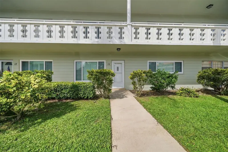 2401 Ecuadorian Way #19, FL