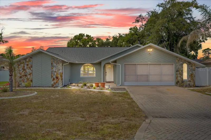 8166 Winding Oak Ln, FL