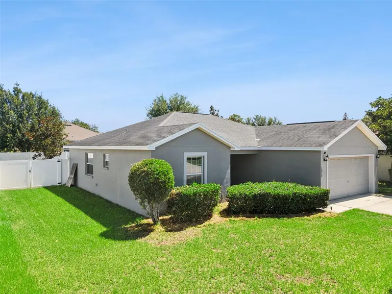 1920 Country Manor St, FL