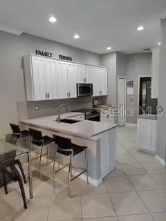 678 Lakeworth Cir, FL