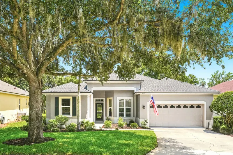 678 Lakeworth Cir, FL
