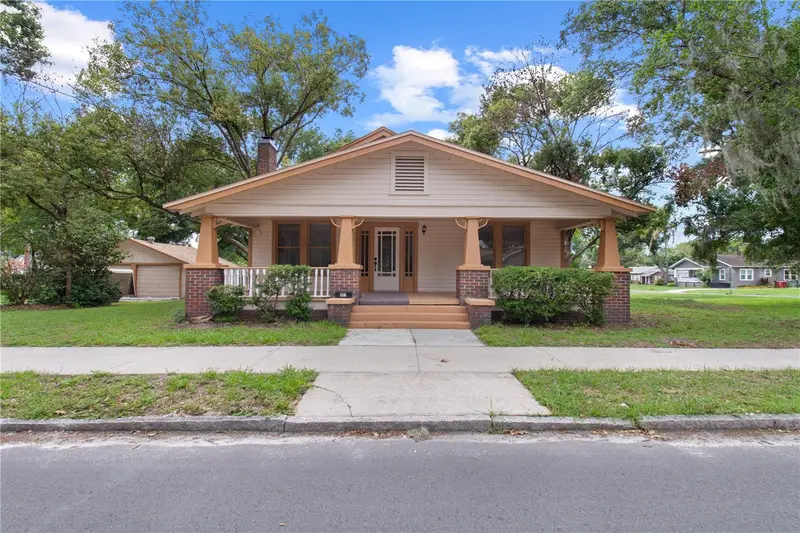 907 N Clark St, FL
