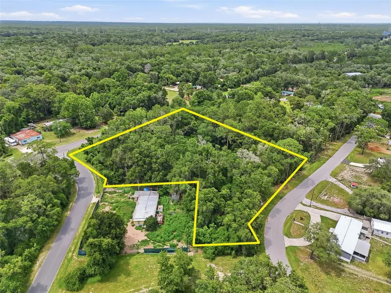 7002 N Castlebury, FL