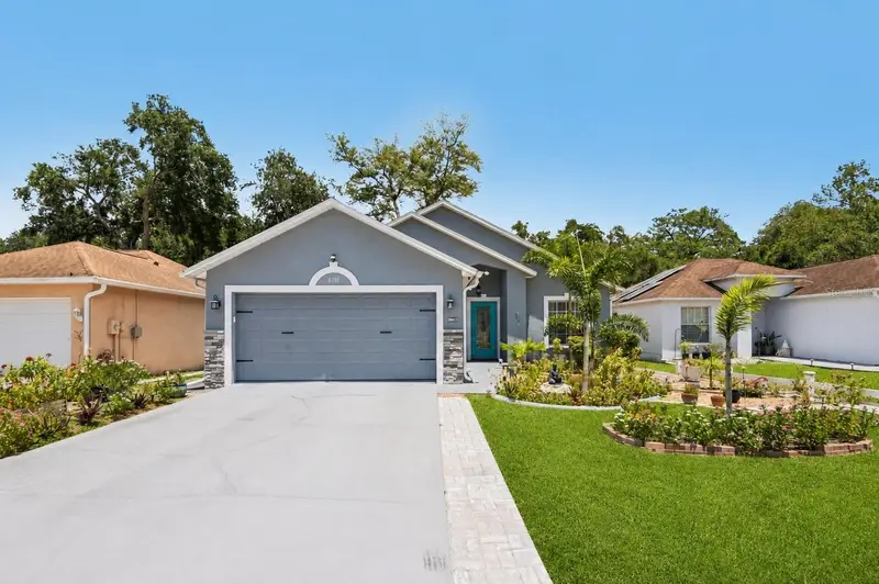 8709 Busch Oaks St, FL