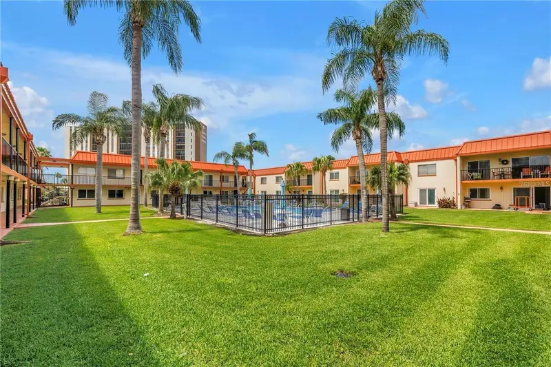 10365 Paradise Blvd #27, FL