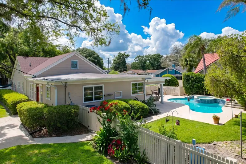 607 N Merrin St, FL