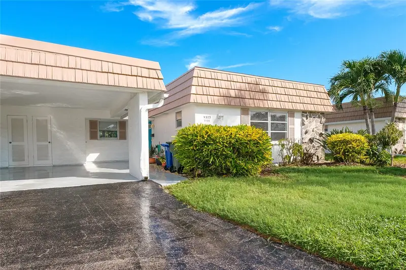 2126 Riverbluff Pkwy #V323, FL