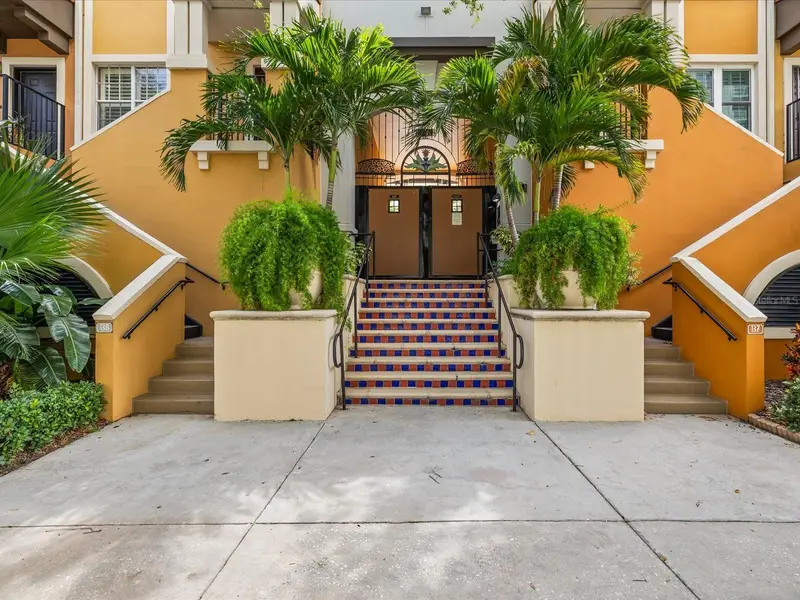 200 4th Ave S #225, FL