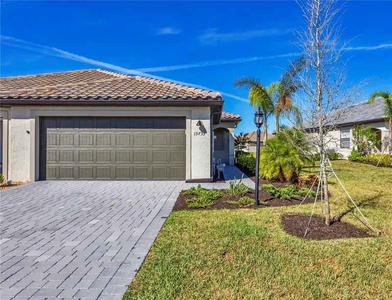 15733 Sunny Day Dr, FL