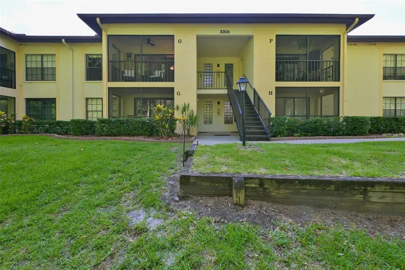 3301 Crystal Ct E #O, FL