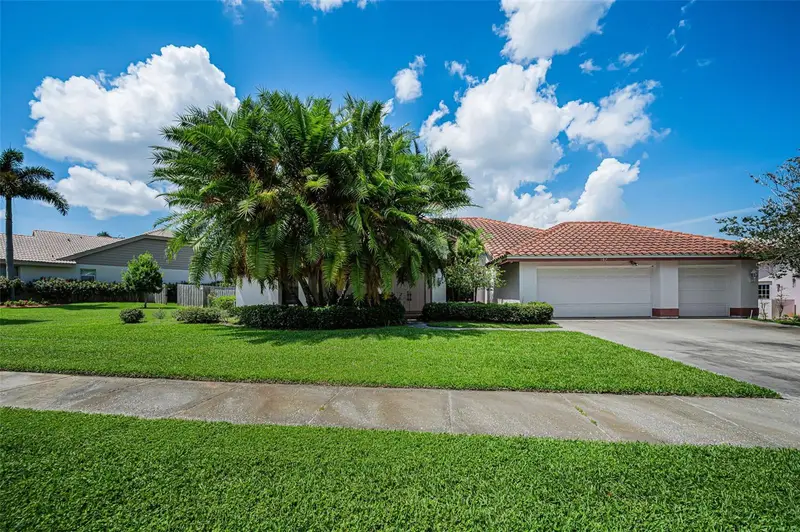 107 Woodcreek Dr S, FL