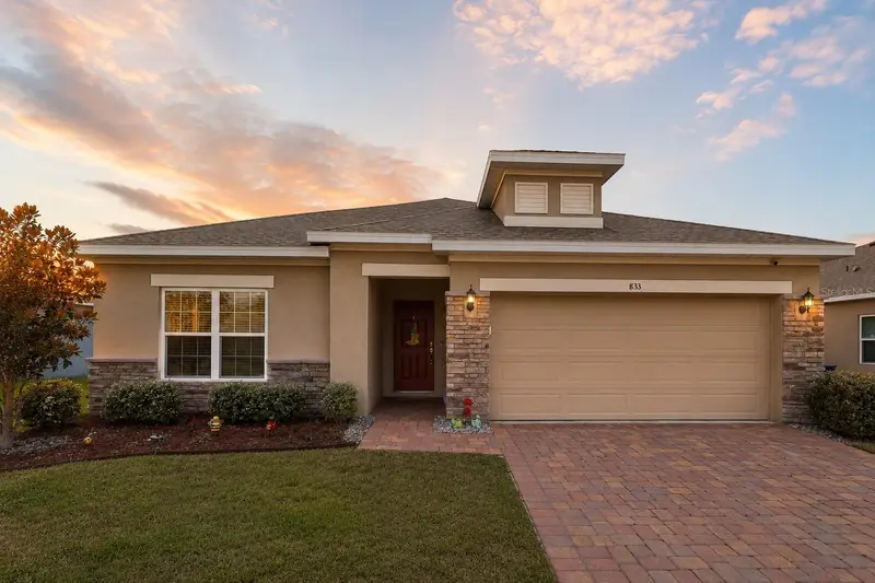 833 Avenal Ln, FL