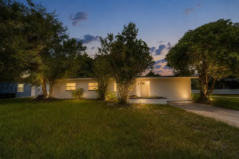 8 Flamevine Ln, FL