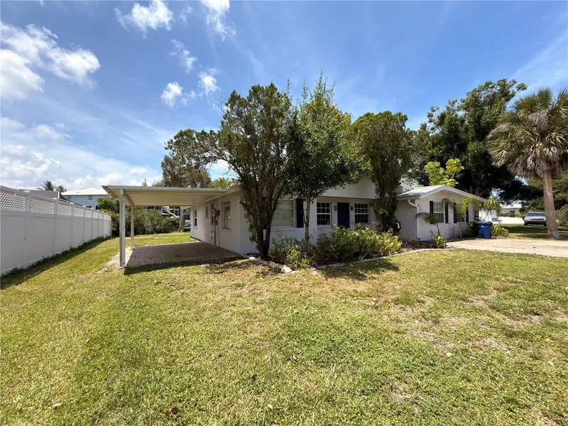 812 Bayview Dr, FL
