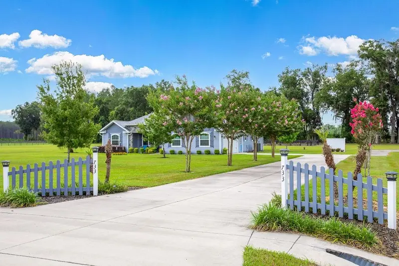 733 Sw Marynik Dr, FL