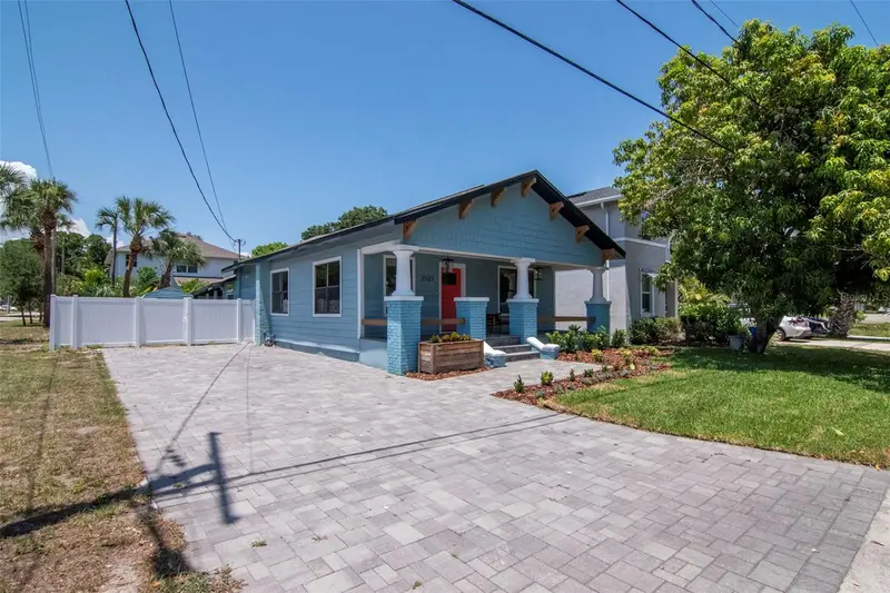 2507 W Gray St, FL