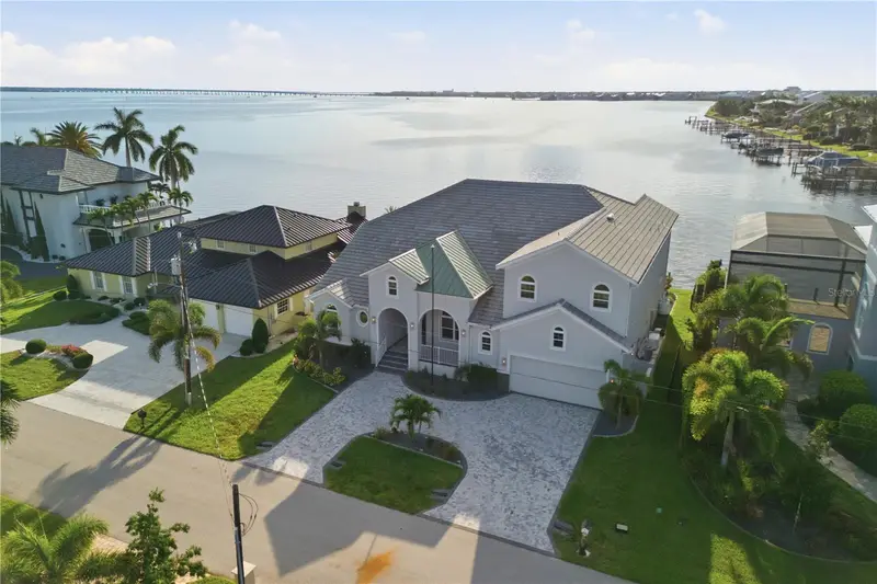 2139 Palm Tree Dr, FL