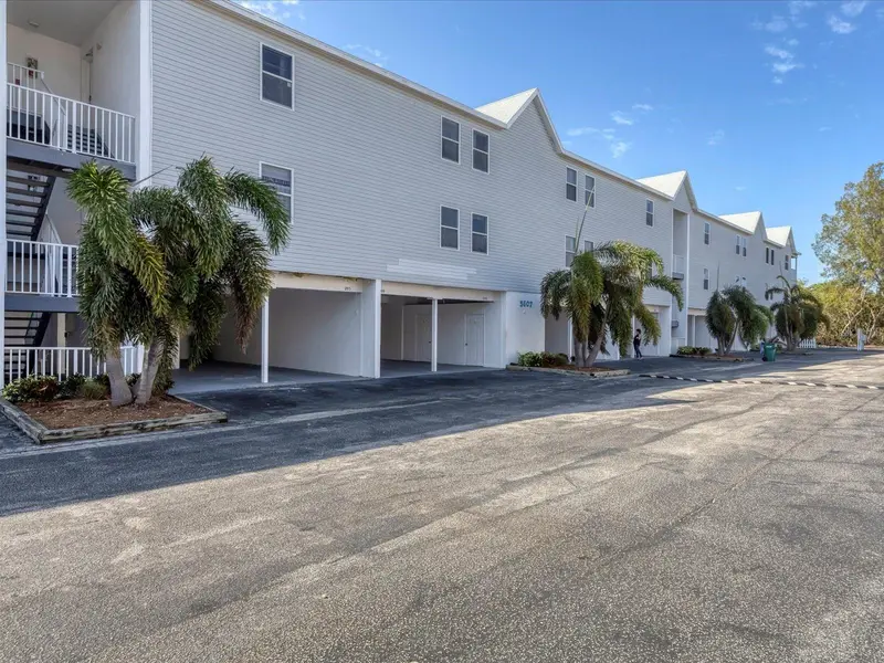 3607 E Bay Dr #206, FL
