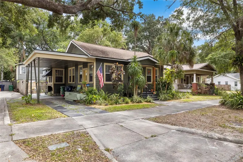 916 E Broad St, FL
