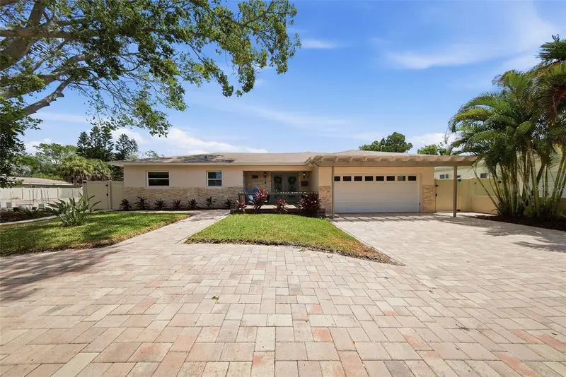 7039 Hibiscus Ave S, FL