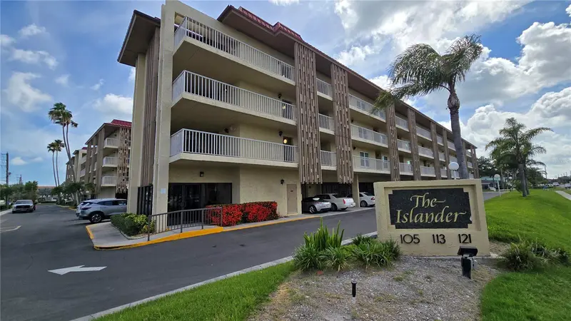 105 Island Way #112, FL