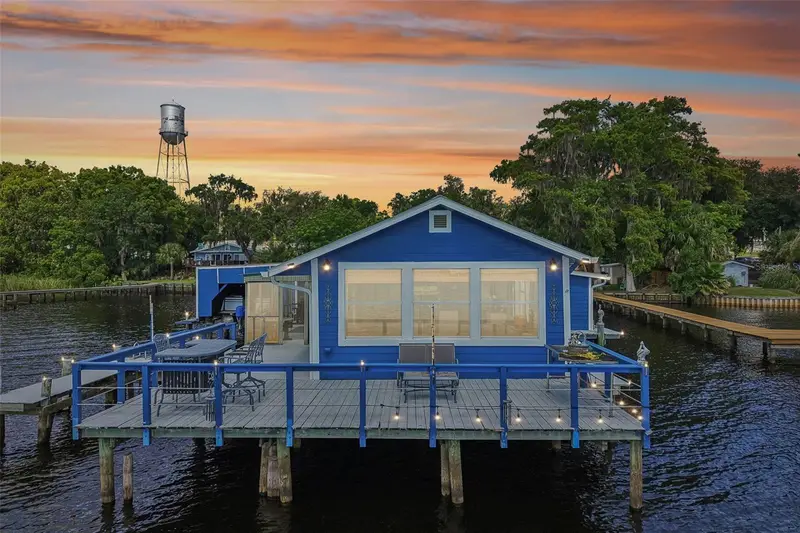 21 S Lake St, FL