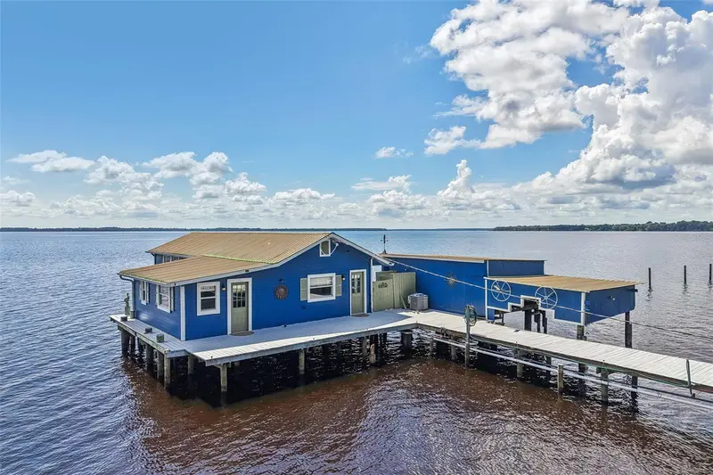 21 S Lake St, FL